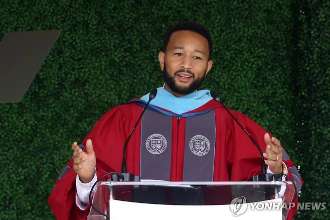 2024년 5월 미국 캘리포니아주 로욜라 메리마운트대 졸업식에서 연설하는 가수 존 레전드  [AFP=연합뉴스 자료사진. 재판매 및 DB 금지]