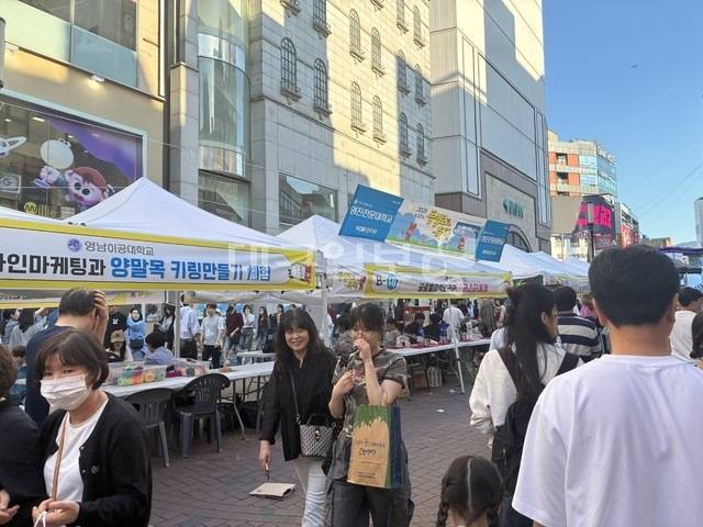 '제37회 동성로 축제'가 지난 8~10일 대구 중구 동성로 일원에서 열리면서 주말을 맞아 동성로 일대에 시민과 관광객들의 발걸음이 이어지고 있다. 서고은 기자
