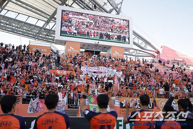 사진제공=제주 SK/제주월드컵경기장/ K리그1/ 제주유나이티드 vs FC서울/ 제주 승리/ 제주 서포터즈/ 팬/ 제주 김동준 응원 걸개/ photo by Donghyuk Kwak