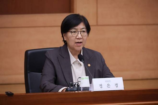정은경 보건복지부 장관이 지난달 14일 서울 종로구 정부서울청사 별관에서 열린 제3차 국민연금기금운용위원회에서 발언하고 있다. 연합뉴스