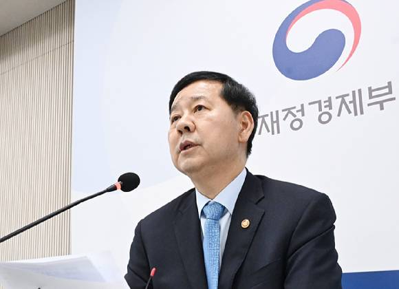 구윤철 부총리 겸 재정경제부 장관이 정부세종청사 중앙동 재경부 기자실에서 열린 출입기자간담회에서 발언하고 있다. 2026.5.11 [사진=재정경제부]