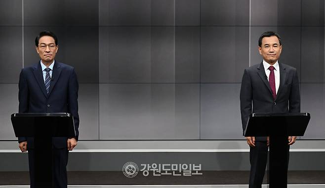 ▲ 강원도민일보와 G1방송이 공동 주관한 6·3 지방선거 강원도지사 후보자 토론회가 11일 G1방송 스튜디오에서 열렸다. 우상호 더불어민주당 후보와 김진태 국민의힘 후보가 열띤 토론을 하고 있다. 방도겸 기자