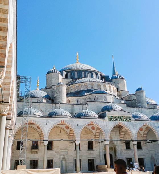 Blue Mosque in Istanbul [JOEL DOWN]
