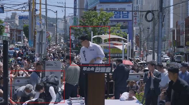 지난 9일 한동훈 무소속 후보가 부산 북구 구포시장 인근 쌈지공원에서 출마 선언 기자회견을 진행할 당시 현장 카메라 기자가 무대 아래로 떨어지는 사고가 발생했다. [한동훈 유튜브 영상 캡처]