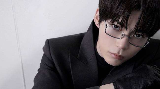 Group Zerobaseone has unveiled the final concept photos for their sixth mini-album, Ascend-, showcasing a more mature visual style. Making a fresh start as a five-member group, the members exuded a chic and urban charm through their all-black suit styling.In the released images, Sung Han-bin, Kim Ji-woong, Seok Matthew, Kim Tae-rae, and Park Geon-wook completed a look of restrained charisma with refined poses and intense gazes in a monochrome setting. The members captivated the attention of global fans by boasting suit fits that reflected their individual personalities and flawless visual chemistry.This new album consists of three concept versions—Cover Story, Scenario, and A-Senses—capturing Zerobaseones unique minimalism and distinct identity. Proving their limitless ability to execute concepts within a sophisticated mood, they have piqued curiosity about the new release. The title track TOP 5 encapsulates the teams growth and foreshadows an expanded musical spectrum. All eyes are on Zerobaseone as they open the door to a new journey and prepare for a higher leap forward.Zerobaseones 6th mini album, Ascend-, is scheduled to be released on various online music sites on the upcoming 18th at 6 p.m.