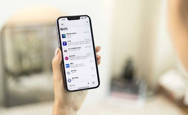 [서울=뉴시스] SK텔레콤, KT, LG유플러스 등 이동통신 3사는 아이폰 RCS(Rich Communication Services) 기업 메시징을 정식 서비스로 전환했다. (사진=LGU+ 제공) 2026.01.21. photo@newsis.com *재판매 및 DB 금지