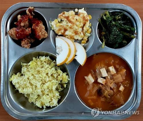 이 학교의 지난 8일 급식 식단 [대전시교육청=연합뉴스 제공]