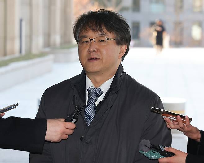 통일교와 신천지 등 특정 종교단체가 정치권에 영향을 끼쳤다는 내용의 '정교유착' 의혹을 수사하는 김태훈 검찰·경찰 합동수사본부 본부장이 1월8일 서울 서초구 서울고검으로 출근해 발언하고 있다. ⓒ연합뉴스
