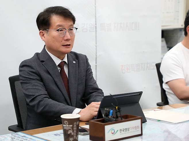 기자 간담회하는 여중협 도지사 권한대행 [강원도 제공.재판매 및 DB 금지]