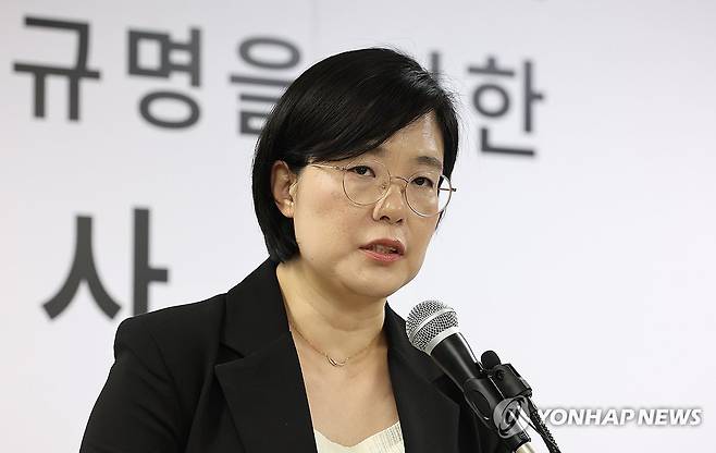 브리핑하는 김지미 특검보 (과천=연합뉴스) 김주형 기자 = 권창영 2차 종합특별검사팀 김지미 특검보가 11일 과천 특검사무실에서 수사 관련 사항 등을 브리핑하고 있다. 2026.5.11 kjhpress@yna.co.kr