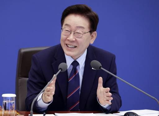 이재명 대통령이 12일 청와대에서 열린 국무회의 겸 비상경제점검회의에서 발언하고 있다. /연합뉴스