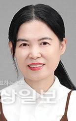 ▲ 울산에서 활동하는 박서정 수필가(사진)