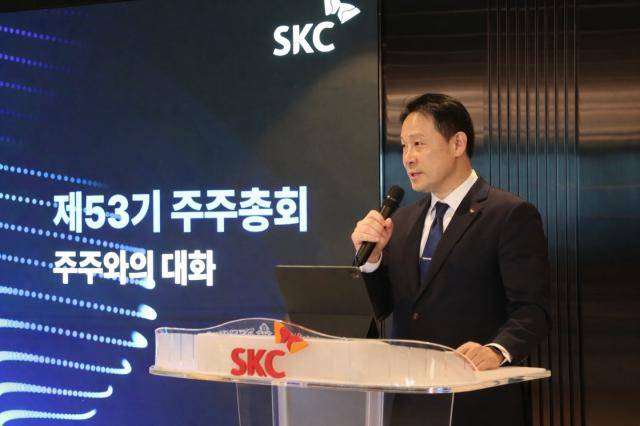 김종우 SKC 대표가 지난 3월 26일 서울 중구 본사에서 제53기 정기주주총회에 참석해 주주들에게 경영현황을 설명하고 있다. [사진=SKC]