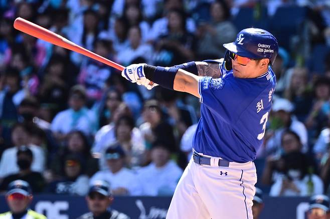 삼성 최형우가 10일 창원NC파크에서 열린 2026 KBO리그 정규시즌 NC와 경기에서 2회초 안타를 치고 있다. 이 안타로 KBO리그 역대 최초 4500루타를 달성했다. 사진 | 삼성 라이온즈