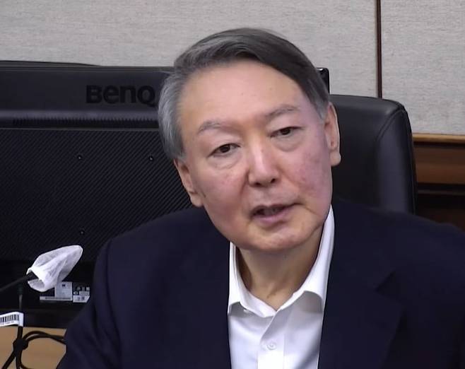 윤석열 전 대통령이 지난 3월 4일 오후 서울 서초구 서울고등법원에서 열린 특수공무집행방해 등 혐의 2심 공판에 출석해 발언을 하고 있다. 서울중앙지법 제공