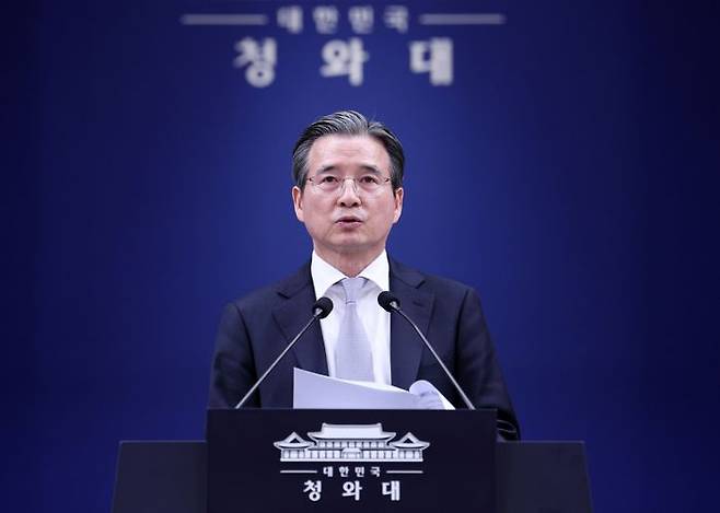 김용범 정책실장이 4월 27일 청와대 춘추관에서 데미스 하사비스 구글 딥마인드 CEO 접견 관련 브리핑을 하고 있다.ⓒ뉴시스