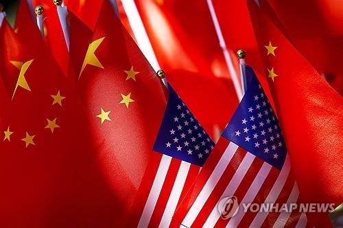 미국과 중국의 국기 [AP 연합뉴스 자료사진]