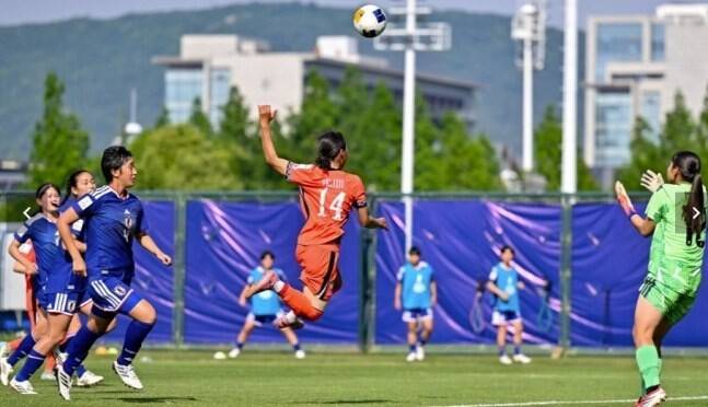 장예진이 헤더를 시도하고 있다. AFC 누리집 갈무리