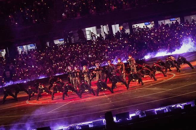 그룹 방탄소년단(BTS)이 월드투어 <아리랑> 멕시코시티 공연에서 무대를 선보이고 있다. 빅히트 뮤직 제공