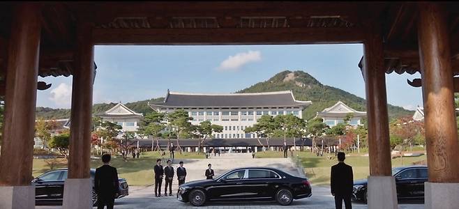 ‘21세기 대군부인’에 나온 마이바흐 [사진출처=드라마 화면 캡처]