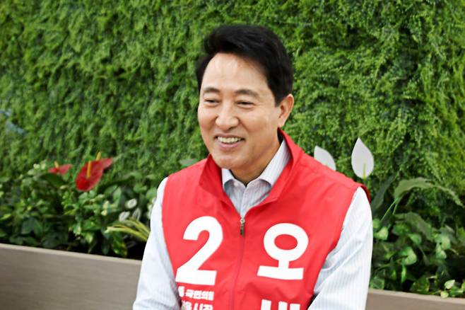 오세훈 국민의힘 서울시장 후보가 지난 8일 오전 은평구 서오릉로 서울디지털동행플라자 은평센터에서 어버이날 행사를 마친 후 동행미디어 시대와 인터뷰를 하고 있다./사진=이남의 기자