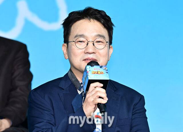 유인식 감독이 12일 서울 동대문 JW메리어트에서 진행된 넷플릭스 시리즈 '원더풀스' 제작발표회에 참석했다.'원더풀스 '는 1999년 세기말, 우연히 초능력을 가지게 된 동네 모지리들이 평화를 위협하는 빌런에 맞서 세상을 지키기 위해 고군분투하는 초능력 코믹 어드벤처다. / 한혁승 기자(hanfoto@mydaily.co.kr)