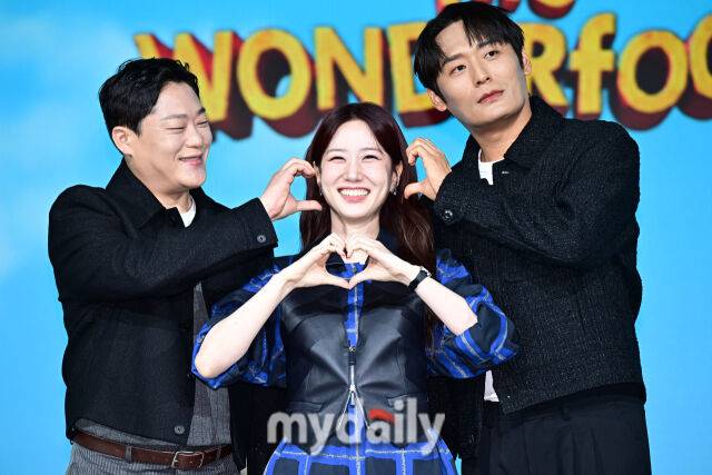 배우 임성재, 박은빈, 최대훈(왼쪽부터)이 12일 서울 동대문 JW메리어트에서 진행된 넷플릭스 시리즈 '원더풀스' 제작발표회에 참석했다.'원더풀스 '는 1999년 세기말, 우연히 초능력을 가지게 된 동네 모지리들이 평화를 위협하는 빌런에 맞서 세상을 지키기 위해 고군분투하는 초능력 코믹 어드벤처다. / 한혁승 기자(hanfoto@mydaily.co.kr)