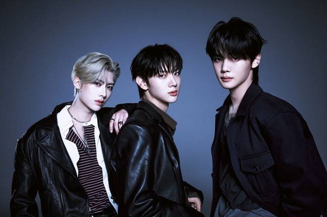 YH Entertainments new boy group Sequence has heightened anticipation for their debut by releasing group and unit concept photos and clips for the Gazed version of their first debut mini-album, Sequence 01: Curiosity. Sequence is a five-member group consisting of Zhang Hao, Ricky, Kim Kyubin, and Han Yujin from Zero Base One, and Yoo Seung-eon from Even. They are the first boy group to be introduced in approximately four years since Tempest.In the released photos, the members exuded chic charms while wearing stylish Poet Core looks. Their calm yet intense gazes emphasized the visual synergy of the five members, while the accompanying concept clips showcased their professional side and trendy physiques, reminiscent of a professional photoshoot scene.This album, Sequence 01: Curiosity, marks the beginning of the journey that Sequence will unfold. With curiosity—an instinctive human emotion—as the theme, the album is set to capture the excitement and intrigue surrounding an unfamiliar world, as well as the subtle inner changes the members undergo during this process.Even before their official debut, Sequence has been garnering intense interest from global fans through large-scale promotions, including prologues, self-produced content, and trailers. By sequentially releasing diverse content that encapsulates the teams identity and the individual charms of each member, they are driving the excitement for their debut to its peak.Sequences first mini-album, Sequence 01: Curiosity, will be released on various music streaming platforms on the upcoming 26th at 6 PM. On the same day at 8 PM, they plan to officially meet with domestic and international fans by holding a simultaneous online and offline fan showcase at the Blue Square WooriWON Banking Hall in Seoul.