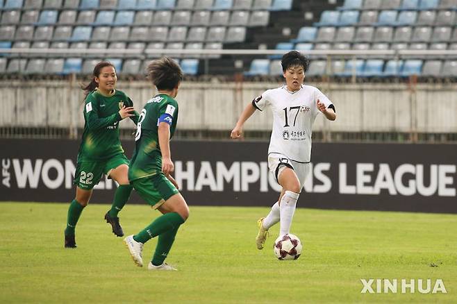 [양곤=신화/뉴시스] 북한 내고향 여자축구단의 김경용. 2025.11.09.