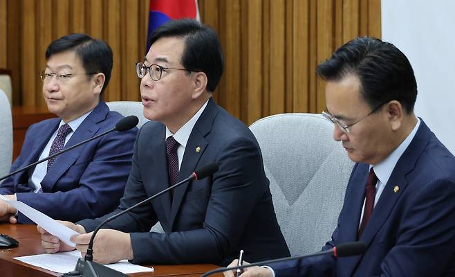 국민의힘 송언석 원내대표가 12일 서울 여의도 국회에서 열린 원내대책회의에서 발언하고 있다.&nbsp; &nbsp; 허정호 선임기자