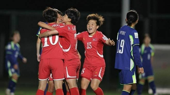 北, AFC U-17 여자아시아컵 준준결승 진출 - 북한 노동당 기관지 노동신문은 9일 “2026년 아시아축구연맹(AFC) 17살 미만(U-17) 여자아시아컵 경기대회 준준결승에 진출했다”고 보도했다. 뉴스1