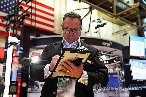 뉴욕증권거래소의 트레이더 [AFP 연합뉴스 자료사진. 재판매 및 DB 금지]