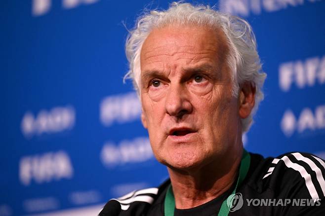퀴라소 대표팀 감독에서 물러난 프레드 뤼턴 감독. [AFP=연합뉴스 자료사진]