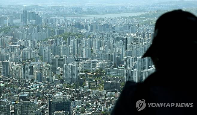 서울 남산에서 바라본 도심 곳곳 빼곡한 아파트 모습 [연합뉴스 자료사진]