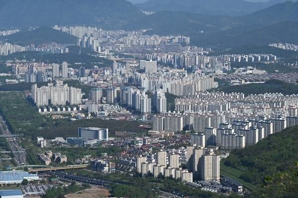 창원지역 전경. 아파트가 빼곡하다. /경남도민일보DB