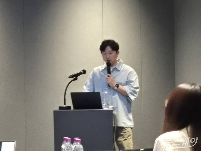 오두용 카카오모빌리티 로봇개발 리더가 12일 오후 경기 성남시 판교 카카오 사옥에서 열린 기자 설명회에서 'KM 오토노머스 에이전트 플랫폼'을 설명하고 있다. 사진=유선희 기자