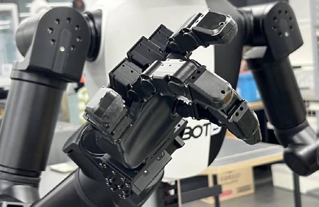 로보티즈 로봇 핸드 HX5-D20 (사진=신영빈 기자)
