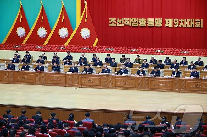 (평양 노동신문=뉴스1) = 북한 노동당 기관지 노동신문은 13일 조선직업총동맹 9차 대회가 11일과 12일 수도 평양에서 진행됐다고 보도했다. 김재룡·리일환·주창일 당 비서, 김덕훈 내각 제1부총리 등이 참석했다. [국내에서만 사용가능. 재배포 금지. DB 금지. For Use Only in the Republic of Korea. Redistribution Prohibited] rodongphoto@news1.kr