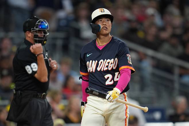 San Diego Padres' Sung-Mun Song (24) reacts after striking out on a foul tip during the third inning of a baseball game against the San Diego Padres Friday, May 8, 2026, in San Diego. (AP Photo/Gregory Bull)







<저작권자(c) 연합뉴스, 무단 전재-재배포, AI 학습 및 활용 금지>