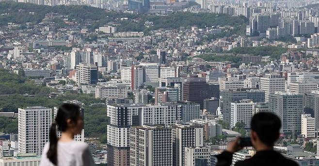 지난달 29일 서울 남산에서 바라본 아파트 단지 모습. 뉴스 1