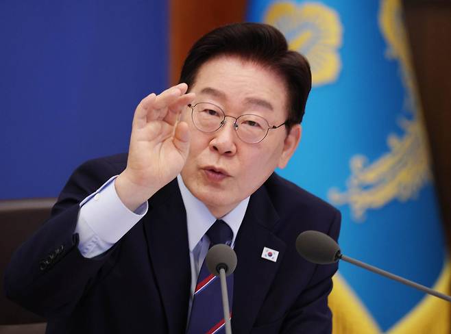 이재명 대통령이 12일 청와대에서 열린 제21회 국무회의에서 발언을 하고 있다. 왕태석 선임기자