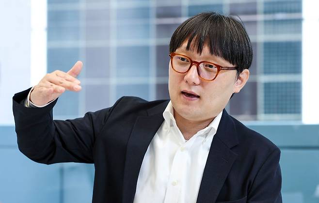 허민호 대신증권 수석연구위원이 중앙일보와 인터뷰하고 있다. 김성룡 기자