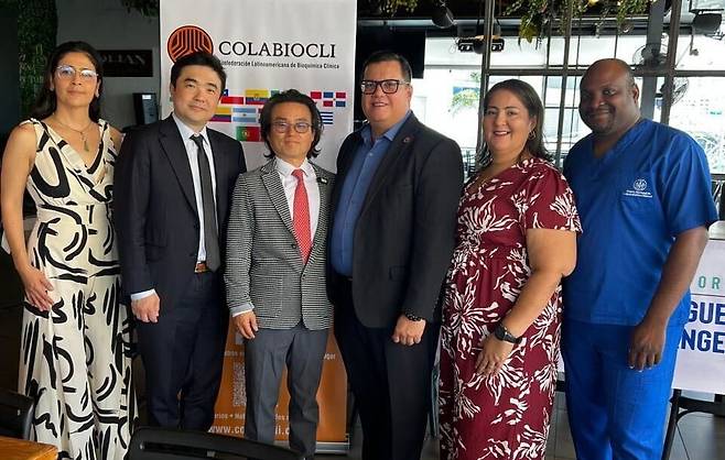 노을 주식회사와 COLABIOCLI 연맹 관계자가 MOU 체결 합의 후 기념촬영을 하고 있다. /사진=노을 제공