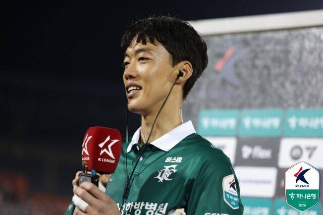 부천FC1995 김형근이 2026년 5월 13일 부천종합운동장에서 열린 하나은행 K리그1 2026 14라운드 전북현대와의 맞대결이 끝난 뒤 인터뷰하고 있다. /한국프로축구연맹 제공