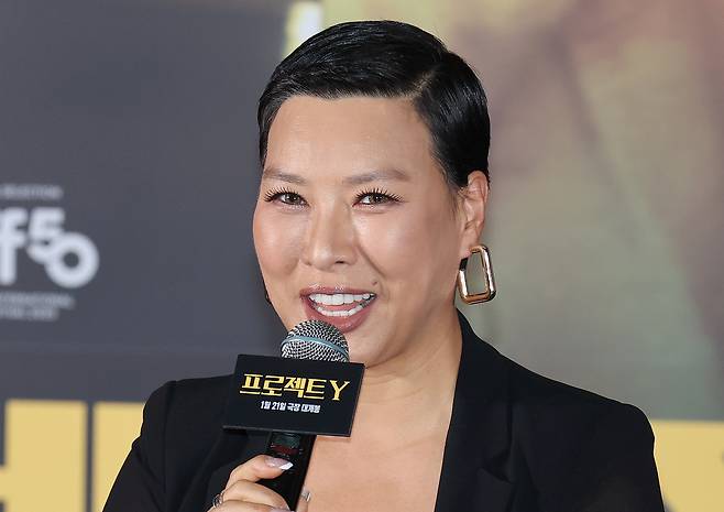 배우 정영주가 지난 1월 8일 서울 송파구 롯데시네마 월드타워점에서 열린 영화 ‘프로젝트Y’ 시사 간담회에서 인사말을 하고 있다. [연합]