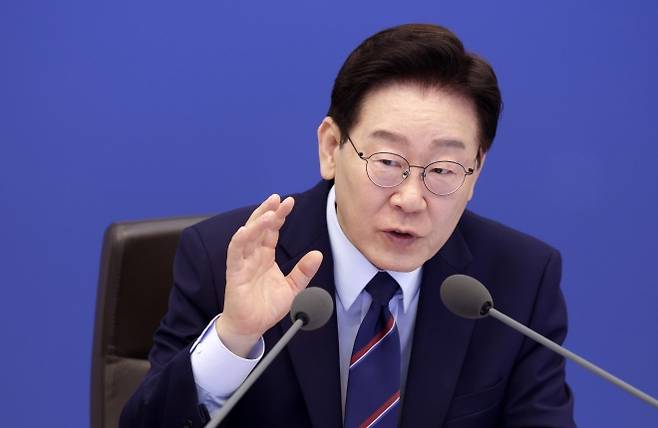 발언하는 이재명 대통령 - 이재명 대통령이 12일 청와대에서 열린 국무회의 겸 비상경제점검회의에서 발언하고 있다. 연합뉴스