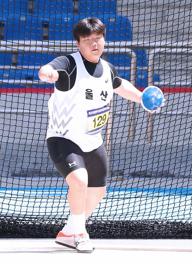 육상 남자 원반던지기 F37(고등부)에서 금메달을 획득한 윤동훈 [대한장애인체육회 제공. 재판매 및 DB 금지]