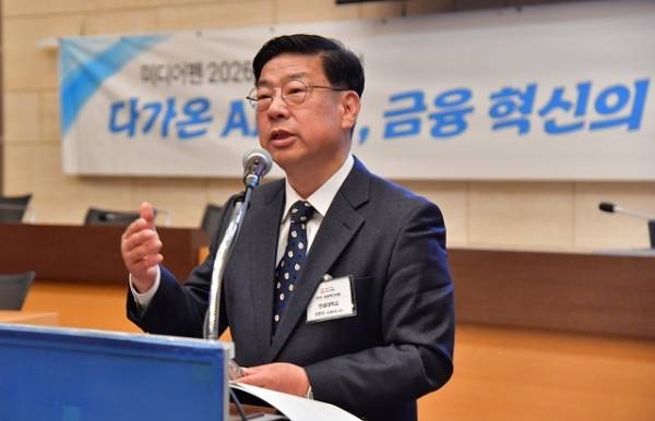 양준모 연세대 경제학과 교수가 14일 열린 미디어펜의 '2026 금융포럼'에서 기조강연을 하고 있다./사진-=미디어펜 김상문 기자