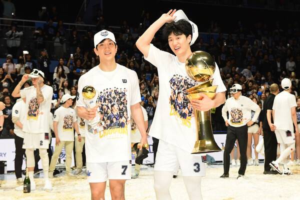 허훈(왼쪽)과 허웅. ⓒKBL