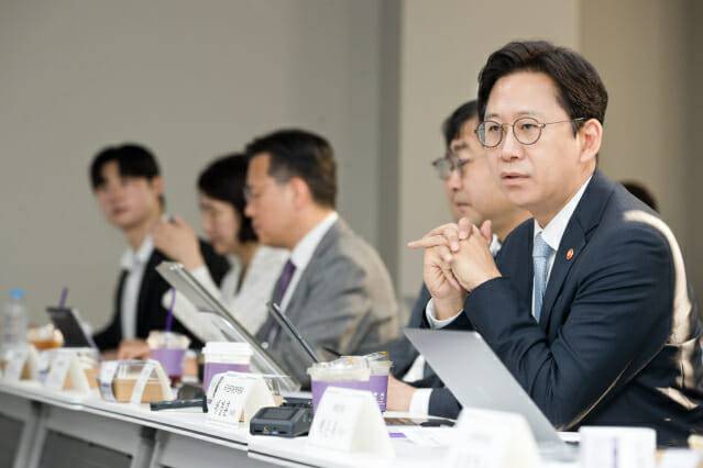 배경훈 부총리 겸 과학기술정보통신부 장관이 14일 오전 서울 중구 서울스퀘어 국가인공지능전략위원회에서 '국가인공지능전략위원회 제18차 운영위원회'를 주재하고 있다. 2026.5.14 (사진=과학기술정보통신부)